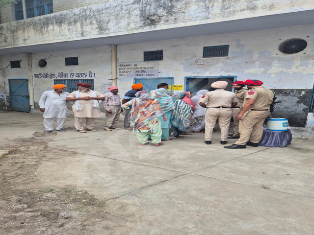 ਮਮਦੋਟ ਨਗਰ ਪੰਚਾਇਤ ਦੇ 2 ਵਾਰਡਾਂ ਲਈ ਵੋਟਿੰਗ ਅਮਨ ਸ਼ਾਂਤੀ ਨਾਲ ਜਾਰੀ