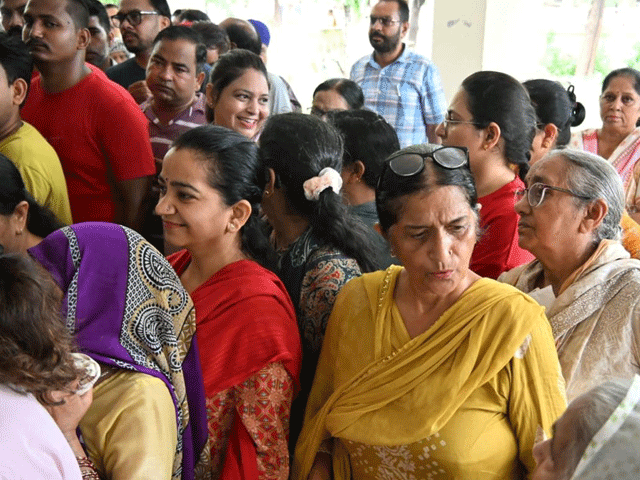 ਹੁਸ਼ਿਆਰਪੁਰ ਨਗਰ ਨਿਗਮ ਚੋਣਾਂ ਵਿਚ ਦੁਪਹਿਰ 2 ਵਜੇ ਤੱਕ 43.71 ਵੋਟਿੰਗ ਹੋਈ
