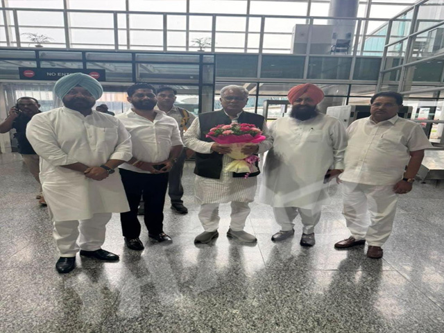 ਮੁਹਾਲੀ ਹਵਾਈ ਅੱਡੇ 'ਤੇ ਪੰਜਾਬ ਕਾਂਗਰਸ ਦੇ ਇੰਚਾਰਜ ਭੁਪੇਸ਼ ਬਘੇਲ ਦਾ ਨਿੱਘਾ ਸਵਾਗਤ