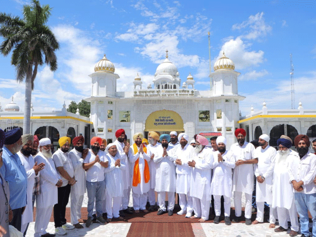 ਕੇਂਦਰੀ ਰਾਜ ਮੰਤਰੀ ਰਵਨੀਤ ਸਿੰਘ ਬਿੱਟੂ ਨੇ ਗੁਰਦੁਆਰਾ ਸ੍ਰੀ ਨਾਨਕਮੱਤਾ ਸਾਹਿਬ ਵਿਖੇ ਮੱਥਾ ਟੇਕਿਆ