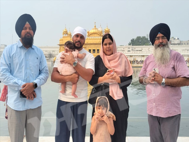 ਭਾਰਤੀ ਹਾਕੀ ਟੀਮ ਦੇ ਕਪਤਾਨ ਹਰਮਨਪ੍ਰੀਤ ਸਿੰਘ ਪਰਿਵਾਰ ਸਮੇਤ ਸ੍ਰੀ ਹਰਿਮੰਦਰ ਸਾਹਿਬ ਹੋਏ ਨਤਮਸਤਕ

