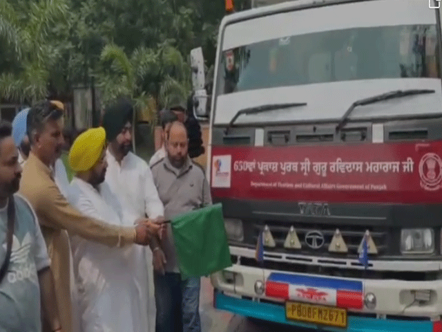 ਹਰਭਜਨ ਸਿੰਘ ਈ.ਟੀ.ਓ. ਨੇ ਵੈਨਾਂ ਨੂੰ ਦਿਖਾਈ ਹਰੀ ਝੰਡੀ