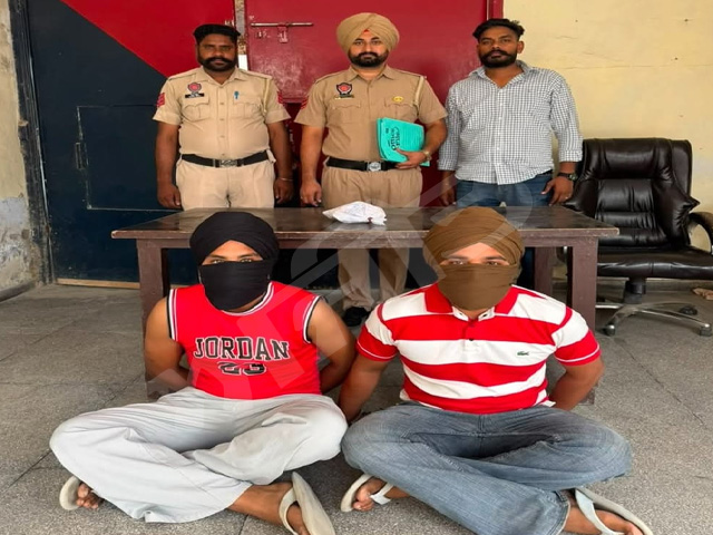 ਸਰਹੱਦ ਤੋਂ ਅਫ਼ੀਮ, ਮੋਬਾਇਲ ਫੋਨ ਤੇ ਮੋਟਰਸਾਈਕਲ ਸਮੇਤ 2 ਕਾਬੂ
