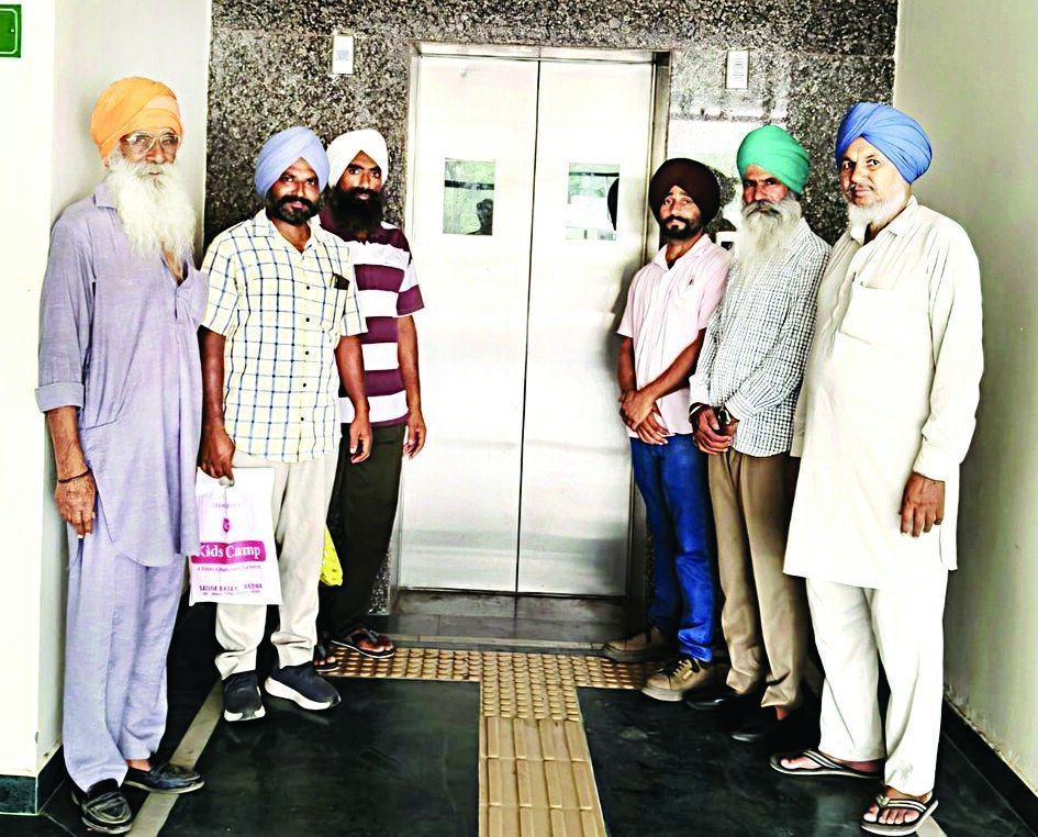 ਕਰੋੜਾਂ ਰੁਪਏ ਦੀ ਲਾਗਤ ਨਾਲ ਬਣੀ ਤਹਿਸੀਲ ਕੰਪਲੈਕਸ ਦੀ ਲਿਫਟ ਕਰੀਬ 2 ਮਹੀਨੇ ਤੋਂ ਖਰਾਬ ਹੋਣ ਕਾਰਨ ਆਮ ਲੋਕ ਪ੍ਰੇਸ਼ਾਨ