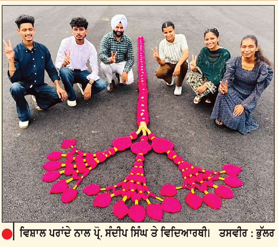 17 ਫੁੱਟ ਲੰਮਾ ਪੰਜਾਬੀ ਪਰਾਂਦਾ ਤਿਆਰ ਕਰਕੇ ਬਣਾਇਆ ਵਿਸ਼ਵ ਰਿਕਾਰਡ 
1100 ਰੀਲਾਂ ਨਾਲ ਤਿਆਰ ਕੀਤਾ ਵਿਸ਼ਾਲ ਪਰਾਂਦਾ
