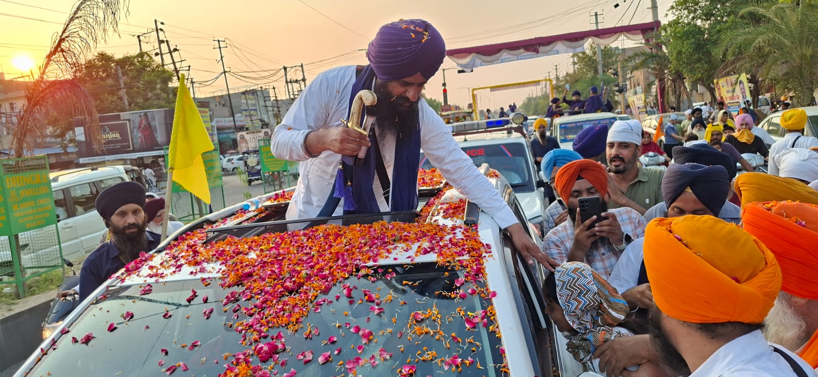 ਮਲੋਟ ਵਿਚ ਮੀਰੀ-ਪੀਰੀ ਖ਼ਾਲਸਾ ਮਾਰਚ ਦਾ ਸ਼ਾਨਦਾਰ ਸਵਾਗਤ, ਹਜ਼ਾਰਾਂ ਸੰਗਤਾਂ ਨੇ ਕੀਤੀ ਸ਼ਮੂਲੀਅਤ