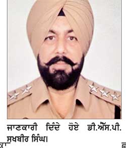 ਦੋ ਭਰਾਵਾਂ ਨੂੰ ਗੋਲੀਆਂ ਨਾਲ ਮਾਰਨ ਦੇ ਮਾਮਲੇ ’ਚ ਤਿੰਨ ਪਿਉ ਪੁੱਤਾਂ ਵਿਰੁੱਧ ਕਤਲ ਦਾ ਕੇਸ ਦਰਜ
ਮੁਲਜ਼ਮਾਂ ਨੂੰ ਜਲਦ ਗ੍ਰਿਫਤਾਰ ਕੀਤਾ ਜਾਵੇਗਾ– ਡੀ.ਐੱਸ.ਪੀ. ਸੁਖਬੀਰ ਸਿੰਘ