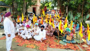 ਕਿਰਤੀ ਕਿਸਾਨ ਯੂਨੀਅਨ ਵਲੋਂ ਥਾਣਾ ਅਜਨਾਲਾ ਮੂਹਰੇ ਝੂਠਾ ਪਰਚਾ ਦਰਜ ਕਰਨ ਵਿਰੁੱਧ ਲਗਾਇਆ ਧਰਨਾ