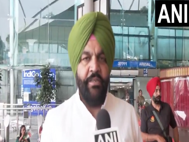 ਵਧੀਆ ਪ੍ਰਦਰਸ਼ਨ ਕਰਨਵਾਲੇ ਅਧਿਕਾਰੀਆਂ ਨੂੰ ਇਨਾਮ ਦਿੱਤਾ ਜਾਣਾ ਚਾਹੀਦਾ ਹੈ - ਗੁਰਪ੍ਰੀਤ ਸਿੰਘ ਭੁੱਲਰ ਨੂੰ ਅਹੁਦੇ ਤੋਂ ਹਟਾਏ ਜਾਣ 'ਤੇ ਗੁਰਜੀਤ ਸਿੰਘ ਔਜਲਾ