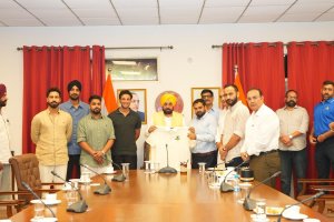 ਮੁੱਖ ਮੰਤਰੀ ਭਗਵੰਤ ਮਾਨ ਨੇ ਕੀਤੀ ਸ਼ੇਰ-ਏ-ਪੰਜਾਬ ਟੀ-20 ਕੱਪ ਦੇ ਖਿਡਾਰੀਆਂ ਨਾਲ ਮੁਲਾਕਾਤ