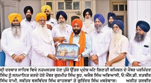 ਸ੍ਰੀ ਦਰਬਾਰ ਸਾਹਿਬ ਵਿਖੇ ਪਰਿਵਾਰ ਸਮੇਤ ਨਤਮਸਤਕ ਹੋਏ ਉੱਤਰ ਪ੍ਰਦੇਸ਼ ਘੱਟ ਗਿਣਤੀ ਕਮਿਸ਼ਨ ਦੇ ਮੈਂਬਰ ਪਰਮਿੰਦਰ ਸਿੰਘ