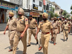 ਰਾਜਾਸਾਂਸੀ ’ਚ ਆਜ਼ਾਦੀ ਦਿਹਾੜੇ ਦੇ ਮੱਦੇਨਜ਼ਰ ਪੁਲਿਸ ਵਲੋਂ ਫਲੈਗ ਮਾਰਚ ਕੀਤਾ ਗਿਆ