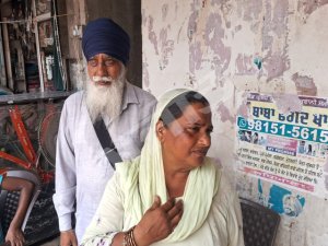 ਕਾਰ ਸਵਾਰ ਝਪਟਮਾਰ ਮਹਿਲਾ ਦੇ ਕੰਨਾਂ ’ਚੋਂ ਸੋਨੇ ਦੀਆਂ ਵਾਲੀਆਂ ਝਪਟ ਕੇ ਫਰਾਰ
