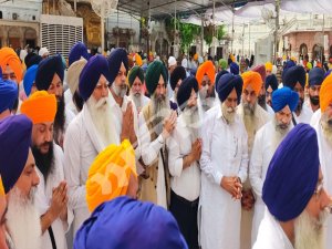 ਅਕਾਲੀ ਦਲ 'ਵਾਰਸ ਪੰਜਾਬ ਦੇ' ਪਾਰਲੀਮਾਨੀ ਬੋਰਡ ਮੈਂਬਰਾਂ ਵਲੋਂ ਸ੍ਰੀ ਅਕਾਲ ਤਖਤ ਸਾਹਿਬ ਸਨਮੁਖ ਅਰਦਾਸ