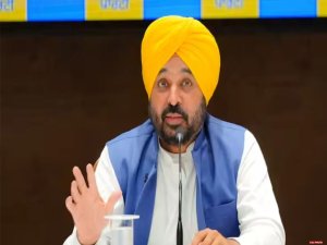 ਰਾਜਪਾਲ ਨਾਲ ਮੁਲਾਕਾਤ ਲਈ ਪਹੁੰਚੇ ਮੁੱਖ ਮੰਤਰੀ ਭਗਵੰਤ ਮਾਨ