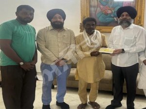 ਐਸ.ਜੀ.ਪੀ.ਸੀ. ਵਲੋਂ ਪੀੜਤ ਪਰਿਵਾਰ ਨੂੰ 1 ਲੱਖ ਰੁਪਏ ਦਾ ਚੈਕ ਭੇਟ