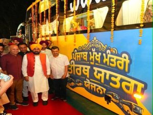 ਮੁੱਖ ਮੰਤਰੀ ਤੀਰਥ ਯਾਤਰਾ ਯੋਜਨਾ ਚ ਜੋੜੇ ਗਏ ਨਵੇਂ ਰੂਟਾਂ ਲਈ 15 ਬੱਸਾਂ ਨੂੰ  ਕੇਜਰੀਵਾਲ ਅਤੇ  ਭਗਵੰਤ ਮਾਨ ਨੇ  ਦਿਖਾਈ ਹਰੀ ਝੰਡੀ