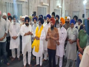 ਦਰਸ਼ਨ ਸਿੰਘ ਸ਼ਿਵਾਲਿਕ ਸਾਥੀਆਂ ਸਮੇਤ ਗੁਰਦੁਆਰਾ ਸ੍ਰੀ ਥੜ੍ਹਾ ਸਾਹਿਬ ਵਿਖੇ ਹੋਏ ਨਤਮਸਤਕ