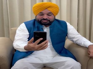 ਮੁੱਖ ਮੰਤਰੀ ਭਗਵੰਤ ਮਾਨ ਵਲੋਂ ਭਾਰਤੀ ਹਾਕੀ ਟੀਮ ਦੇ ਕਪਤਾਨ ਹਰਮਨਪ੍ਰੀਤ ਸਿੰਘ ਨਾਲ ਵੀਡੀਓ ਕਾਲ ਰਾਹੀਂ ਗੱਲਬਾਤ
