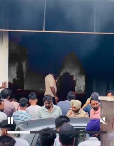 ਦੇਖਦਿਆਂ ਹੀ ਦੇਖਦਿਆਂ ਫਰਨੀਚਰ ਦਾ ਸ਼ੋਅਰੂਮ ਸੜ ਕੇ ਸੁਆਹ