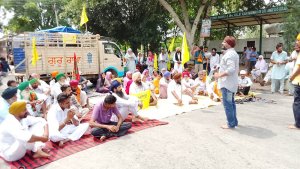 ਜੈਤੋ-ਕੋਟਕਪੂਰਾ ਰੋਡ ’ਤੇ ਧਰਨਾ ਲਗਾਕੇ ਸਰਕਾਰ ਵਿਰੁੱਧ ਕੀਤਾ ਰੋਸ ਪ੍ਰਦਰਸ਼ਨ
