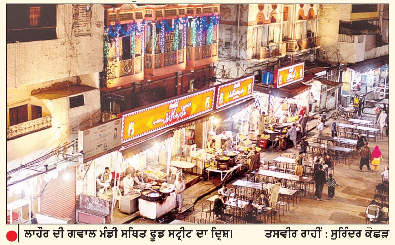 ਅੰਮ੍ਰਿਤਸਰੀ ਕੁਲਚੇ ਪਾਕਿਸਤਾਨੀ ਰੈਸਟੋਰੈਂਟਾਂ ਦੀ ਬਣ ਰਹੇ ਸ਼ਾਨ
ਅਮਰੀਕੀ ਵੀ ਲੈ ਰਹੇ ਭਾਰਤ ਦੇ ਖੇਤਰੀ ਪਕਵਾਨਾਂ ’ਚ ਦਿਲਚਸਪੀ