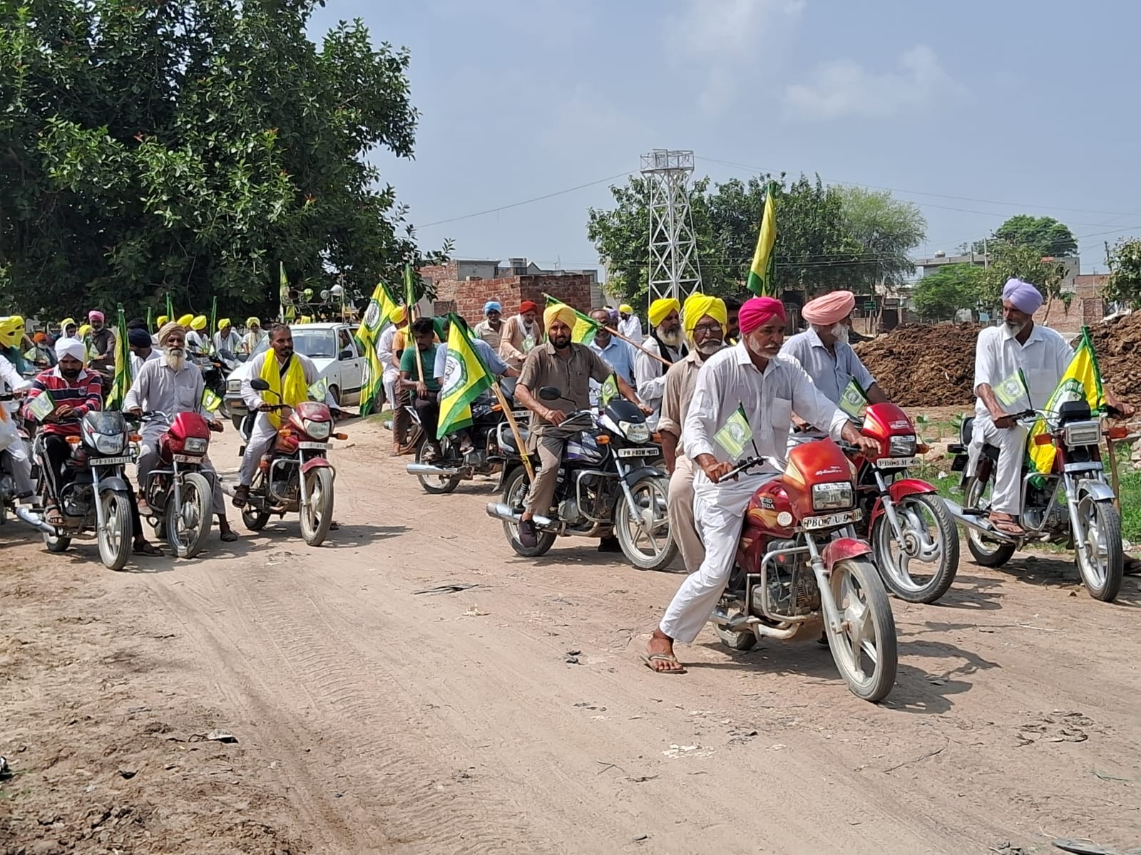 ਭਾਰਤੀ ਕਿਸਾਨ ਯੂਨੀਅਨ ਏਕਤਾ ਉਗਰਾਹਾਂ ਵਲੋਂ ਬਲਾਕ ਰਾਮਪੁਰਾ ਦੇ ਪਿੰਡਾਂ ਵਿਚ ਮੋਟਰਸਾਈਕਲ ਮਾਰਚ ਕੀਤਾ ਗਿਆ