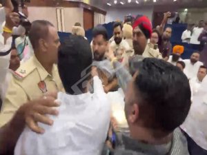 ਲੁਧਿਆਣਾ ਨਗਰ ਨਿਗਮ ਦੀ ਵਿੱਤ ਤੇ ਠੇਕਾ ਕਮੇਟੀ ਦੀ ਮੀਟਿੰਗ ਚ ਭਾਰੀ ਹੰਗਾਮਾ