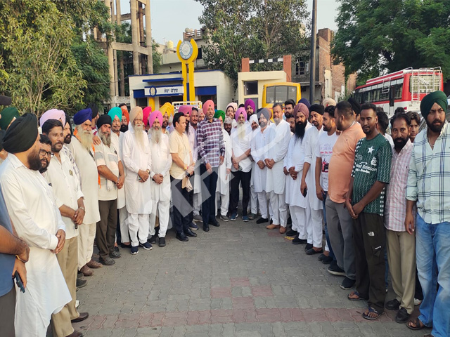 ਡੈਨੀ  ਬੰਡਾਲਾ ਦੀ ਅਗਵਾਈ ਹੇਠ ਕਾਂਗਰਸ ਵਲੋਂ ਪੁਤਲਾ ਫੂਕ ਪ੍ਰਦਰਸ਼ਨ