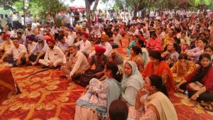 ਮੋਹਾਲੀ ਦੇ ਮੁਲਾਜ਼ਮਾਂ ਤੇ ਅਧਿਆਪਕਾਂ ਵੱਲੋਂ ਸਮੂਹਿਕ ਛੁੱਟੀ ਲੈ ਕੇ ਪੰਜਾਬ ਸਰਕਾਰ ਖਿਲਾਫ ਕੀਤੀ ਰੋਸ ਰੈਲੀ