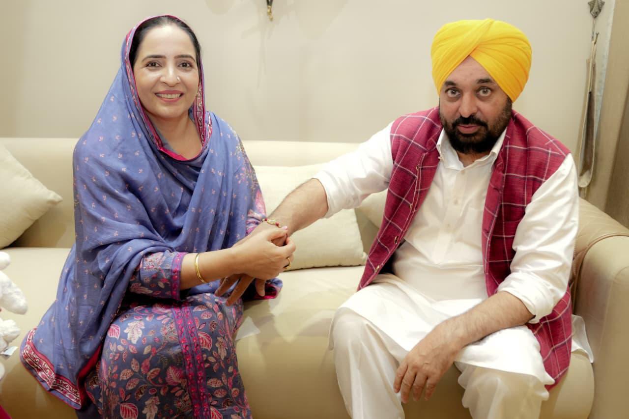ਮੁੱਖ ਮੰਤਰੀ ਮਾਨ ਨੇ ਆਪਣੀ ਭੈਣ ਨਾਲ ਮਨਾਇਆ ਰੱਖੜੀ ਦਾ ਤਿਉਹਾਰ
