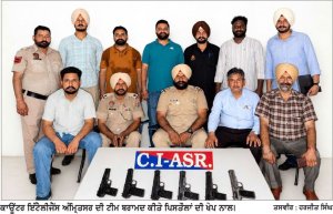ਸਰਹੱਦ ਪਾਰ ਤੋਂ ਚਲ ਰਹੇ ਨਸ਼ਾ ਤਸਕਰੀ ਗਰੋਹ ਦਾ ਪਰਦਾਫ਼ਾਸ਼
*2.9 ਕਿੱਲੋ ਹੈਰੋਇਨ ਤੇ 8 ਪਿਸਤੌਲਾਂ ਸਮੇਤ 6 ਤਸਕਰ ਕਾਬੂ