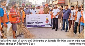 ਵਿਧਾਇਕ ਡਾ. ਇੰਦਰਬੀਰ ਸਿੰਘ ਨਿੱਜਰ ਵਲੋਂ ‘ਕਲੀਨ ਪੰਜਾਬ ਮੁਹਿੰਮ’ ਦੀ ਸ਼ੁਰੂਆਤ
* ਸਾਫ਼-ਸੁਥਰੇ ਅੰਮ੍ਰਿਤਸਰ ਲਈ ਲੋਕਾਂ ਨੂੰ ਸਹਿਯੋਗ ਦੇਣ ਦੀ ਕੀਤੀ ਅਪੀਲ