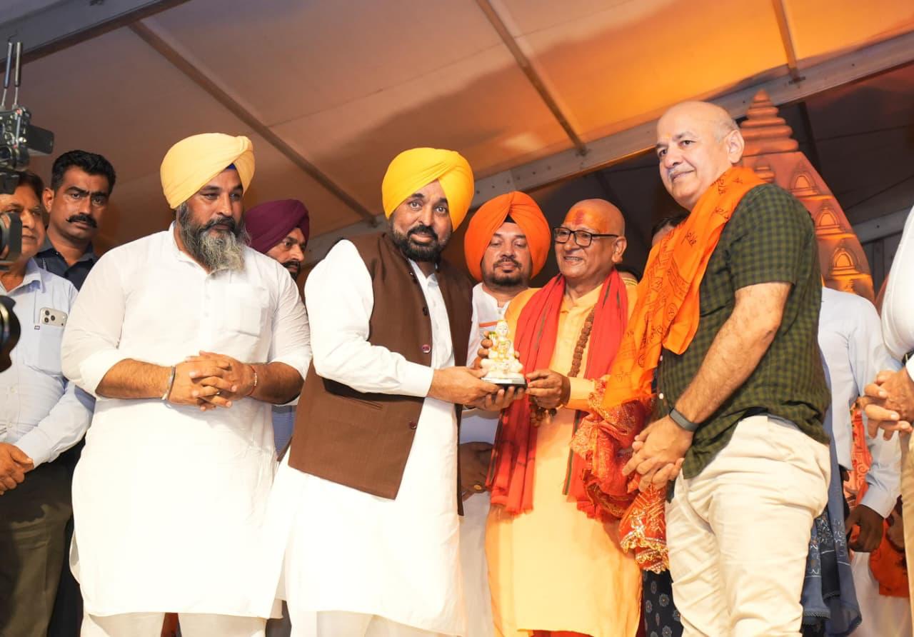 ਮੁੱਖ ਮੰਤਰੀ ਭਗਵੰਤ ਸਿੰਘ ਮਾਨ 'ਇਕ ਸ਼ਾਮ ਭਗਵਾਨ ਸ਼ਿਵ ਦੇ ਨਾਮ' ਸਮਾਗਮ ਵਿਚ ਪਹੁੰਚੇ