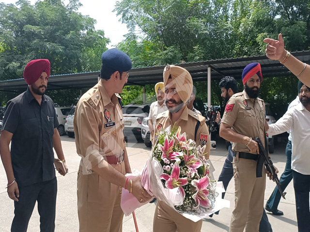ਮੁਹਾਲੀ ਨੂੰ ਮਿਲਿਆ ਨਵਾਂ ਐੱਸ. ਐੱਸ. ਪੀ., ਆਈ. ਪੀ. ਐੱਸ. ਵਰੁਣ ਸ਼ਰਮਾ ਨੇ ਸੰਭਾਲਿਆ ਅਹੁਦਾ