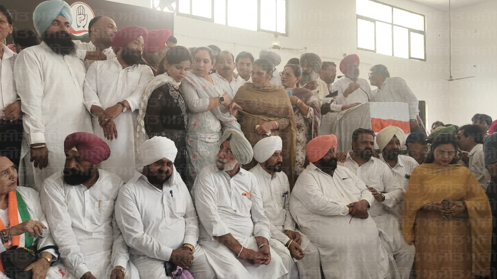 ਜਾਤੀਵਾਦ ਨੂੰ ਲੈ ਕੇ ਰਾਹੁਲ ਗਾਂਧੀ ਖ਼ਿਲਾਫ਼ ਦਰਜ ਕੀਤੀ ਐੱਫਆਈਆਰ ਦੇ ਸੰਬੰਧ ’ਚ ਕਾਂਗਰਸ ਦਾ ਰੋਸ ਪ੍ਰਦਰਸ਼ਨ