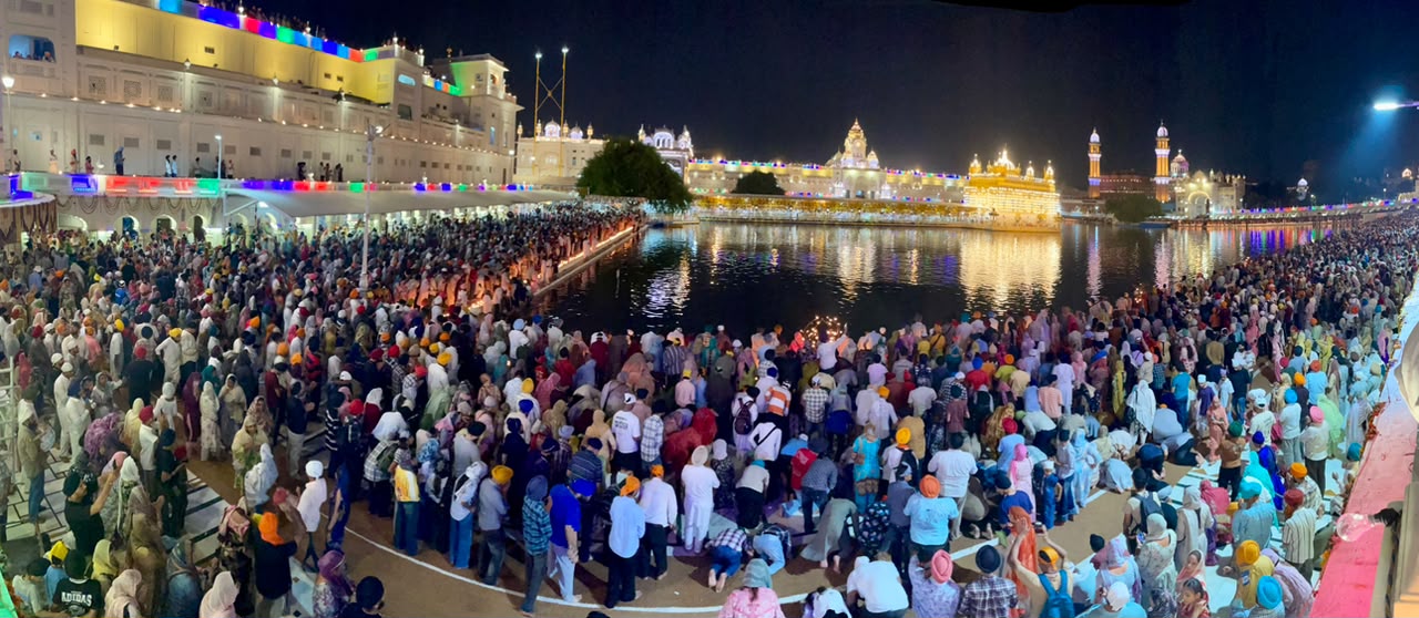 ਸ੍ਰੀ ਹਰਿਮੰਦਰ ਸਾਹਿਬ ਵਿਖੇ ਦੇਸੀ ਘਿਉ ਦੇ ਦੀਵਿਆਂ ਨਾਲ ਦੀਪਮਾਲਾ