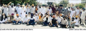 ਬਿਜਲੀ ਦੇ ਕੱਟਾਂ ਤੋਂ ਦੁਖੀ ਕਿਸਾਨਾਂ ਨੇ ਸ੍ਰੀ ਚਮਕੌਰ ਸਾਹਿਬ ਵਿਖੇ ਕੀਤੀ ਆਵਾਜਾਈ ਜਾਮ
ਕਿਹਾ, ਪਹਿਲਾਂ ਤਾਂ ਪਰਾਲੀ ਪਾਲੀ, ਝੋਨਾ ਤਾਂ ਹੁਣ ਪਲਣਾ