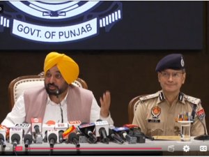 ਕਾਨੂੰਨ ਵਿਵਸਥਾ ਦੇ ਮੁੱਦੇ ’ਤੇ ਮੁੱਖ ਮੰਤਰੀ ਭਗਵੰਤ ਮਾਨ ਤੇ ਡੀ.ਜੀ.ਪੀ ਗੌਰਵ ਯਾਦਵ ਦੀ ਅਹਿਮ ਪ੍ਰੈਸ ਕਾਨਫ਼ਰੰਸ