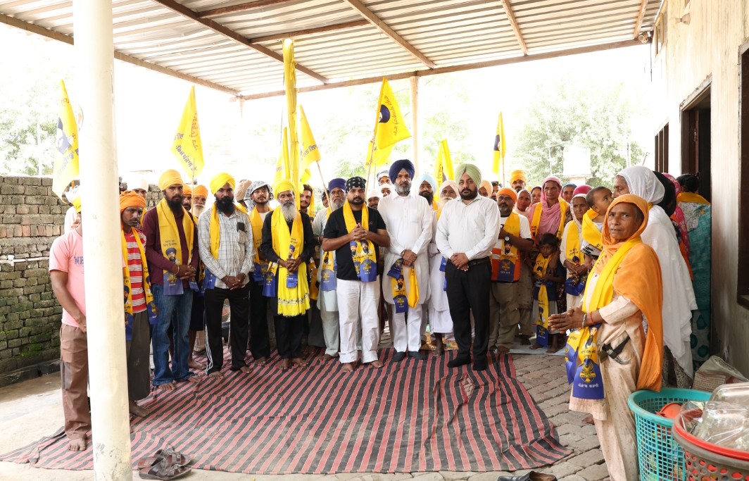 ਸਰਹੱਦੀ ਪਿੰਡ ਬੁਰਜ ਦੇ 50 ਪਰਿਵਾਰ ਅਕਾਲੀ ਦਲ ਵਾਰਿਸ ਪੰਜਾਬ ਦੇ ਵਿਚ ਹੋਏ ਸ਼ਾਮਿਲ