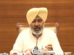 ਪੰਜਾਬ ਦੇ ਲੋਕਾਂ ਨੂੰ ਨਸ਼ਿਆਂ ਦੇ ਮੁੱਦੇ ਤੇ ਗੁੰਮਰਾਹ ਕਰ ਰਹੀ ਹੈ ਭਾਜਪਾ  -  ਹਰਪਾਲ ਸਿੰਘ ਚੀਮਾ