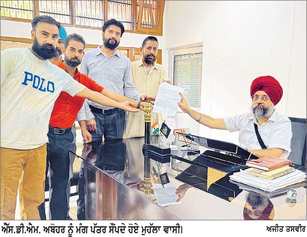 ਘਰਾਂ ’ਚ ਵਾਟਰ ਸਪਲਾਈ ਨਾ ਆਉਣ ਕਾਰਨ ਲੋਕ ਪਰੇਸ਼ਾਨ, ਭੂਮੀਗਤ ਪਾਣੀ ਨਾਲ ਗਲ਼ੀਆਂ ਲੋਹੇ ਦੀਆਂ ਟੂਟੀਆਂ