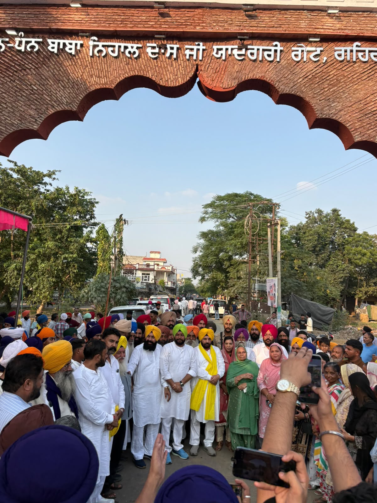 ਹਰਭਜਨ ਸਿੰਘ ਈ.ਟੀ.ਓ. ਨੇ ਕੀਤਾ  30 ਲੱਖ ਰੁਪਏ ਦੀ ਲਾਗਤ ਨਾਲ ਬਣੇ ਧੰਨ-ਧੰਨ ਬਾਬਾ ਨਿਹਾਲ ਦਾਸ ਜੀ ਯਾਦਗਾਰੀ ਗੇਟ ਦਾ ਉਦਘਾਟਨ