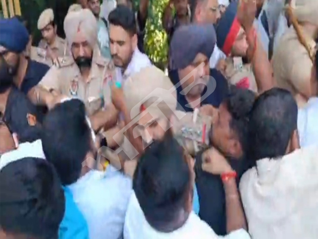 ਲੁਧਿਆਣਾ ਮੇਅਰ ਹਾਊਸ ਦੇ ਬਾਹਰ ਸਫ਼ਾਈ ਕਰਮਚਾਰੀਆਂ ਦਾ ਧਰਨਾ