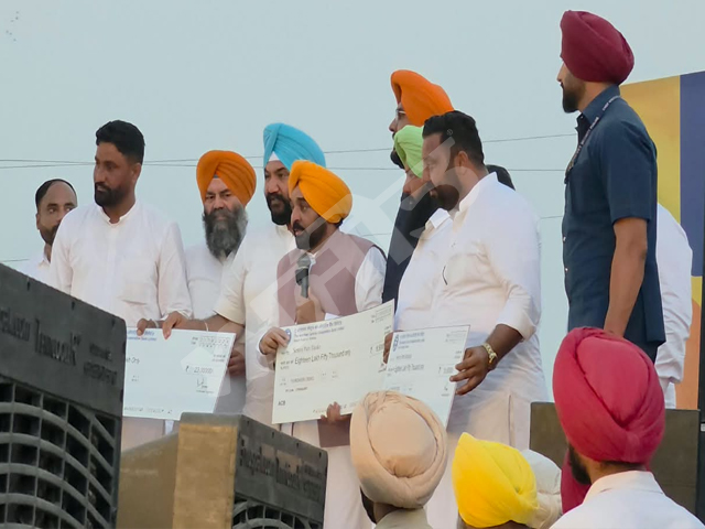 ਹਲਕਾ ਅਜਨਾਲਾ ਦੀਆਂ3  ਪੰਚਾਇਤਾਂ ਨੂੰ ਵਿਕਾਸ ਕਾਰਜਾਂ ਲਈ ਸੌਂਪੇ 60 ਲੱਖ ਰੁਪਏ ਦੇ ਚੈੱਕ - ਮੁੱਖ ਮੰਤਰੀ ਭਗਵੰਤ ਮਾਨ