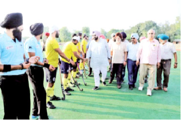 -33ਵਾਂ ਆਲ ਇੰਡੀਆ ਬਾਬਾ ਫ਼ਰੀਦ ਹਾਕੀ ਗੋਡਲ ਕੱਪ 2026-
ਬੀ.ਐਸ.ਐਫ. ਤੇ ਰਾਊਂਡ ਗਲਾਸ ਅਕੈਡਮੀ ਚੰਡੀਗੜ੍ਹ ਵਿਚਾਲੇ ਫਾਈਨਲ ਅੱਜ