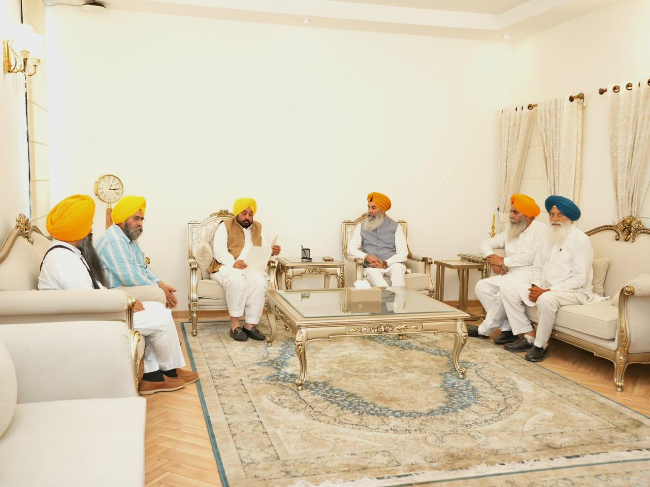 ਸ਼੍ਰੋਮਣੀ ਅਕਾਲੀ ਦਲ (ਪੁਨਰ ਸੁਰਜੀਤ) ਦੇ ਪੰਜ-ਮੈਂਬਰੀ ਵਫ਼ਦ ਨੇ ਮੁੱਖ ਮੰਤਰੀ ਭਗਵੰਤ ਮਾਨ ਨਾਲ ਕੀਤੀ ਮੁਲਾਕਾਤ