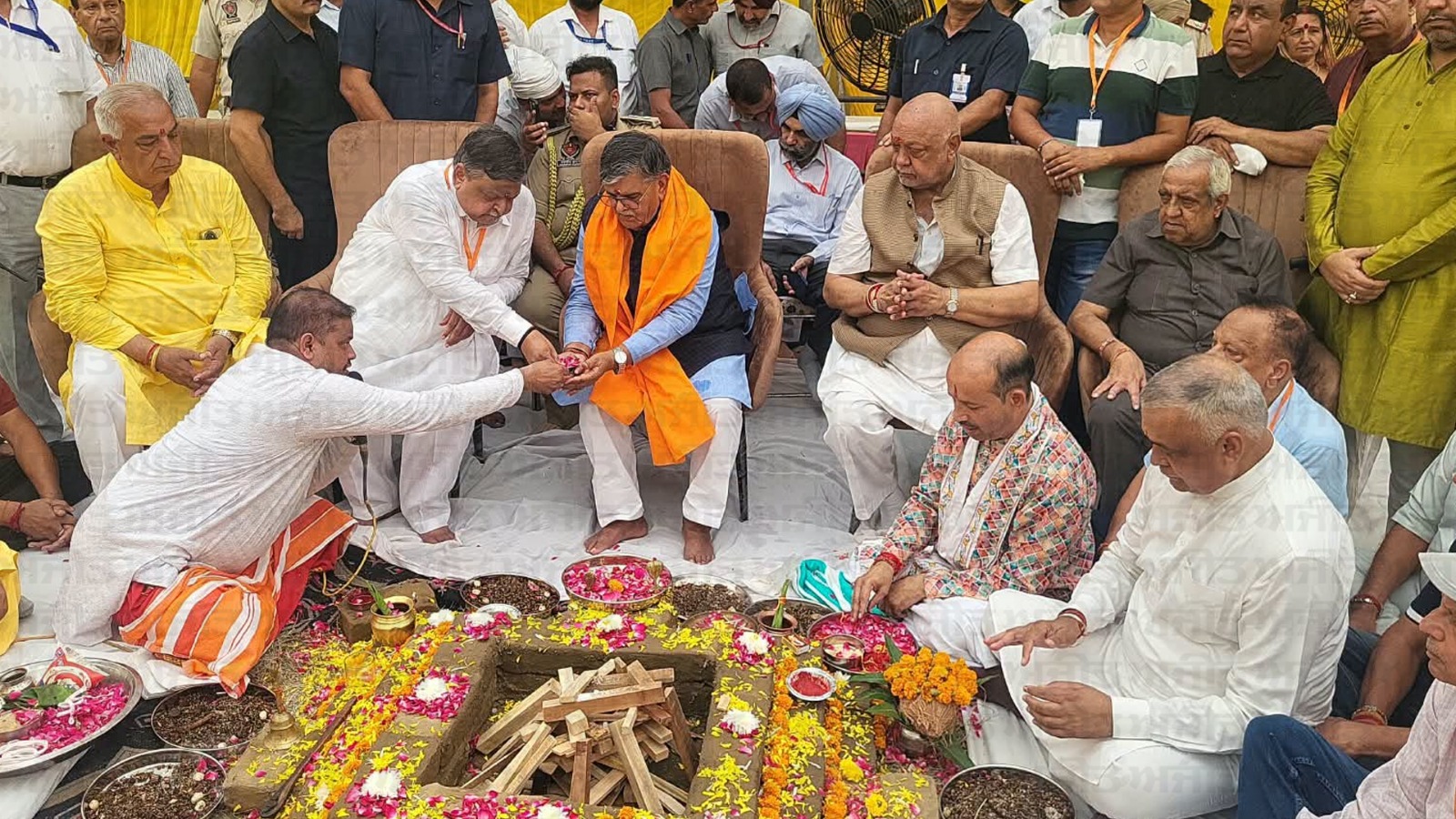 ਗੁਲਾਬ ਚੰਦ ਕਟਾਰੀਆ ਅੱਜ ਸ਼੍ਰੀ ਸਿੱਧ ਬਾਬਾ ਸੋਡਲ ਮੇਲੇ ਵਿਖੇ ਨਤਮਸਤਕ ਹੋਏ