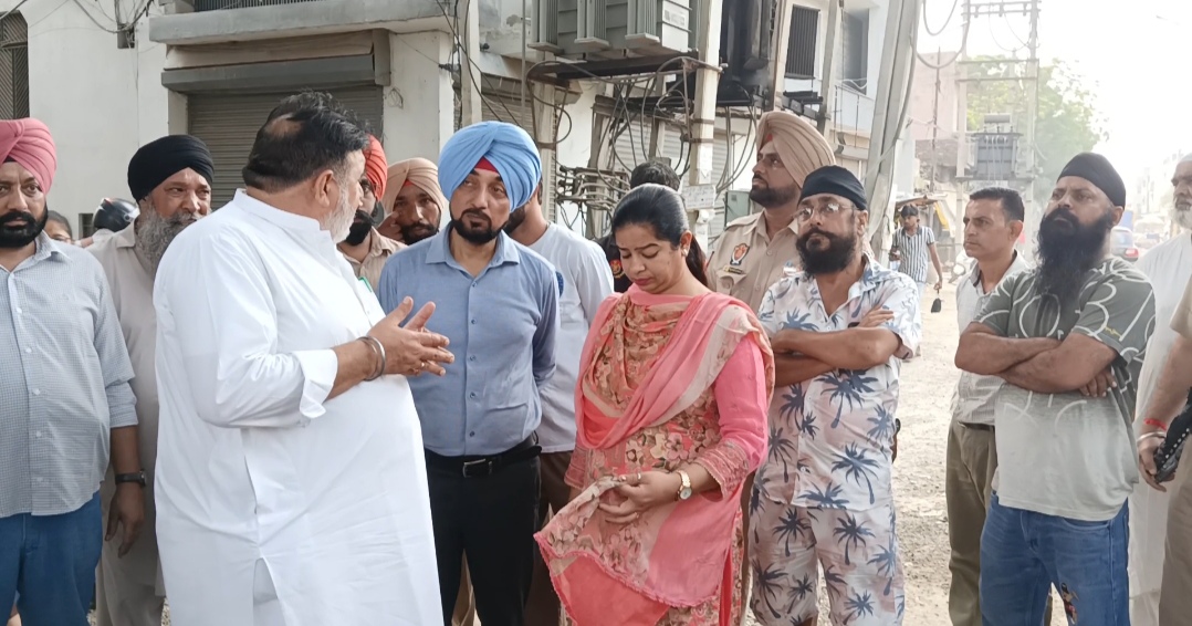 ਲੁਧਿਆਣਾ ਦੇ ਗੰਦੇ ਨਾਲੇ ਨੂੰ ਮਿਲੇਗੀ ਨਵੀਂ ਦਿੱਖ, ਵਿਧਾਇਕ ਪੱਪੀ ਤੇ ਮੇਅਰ ਇੰਦਰਜੀਤ ਕੌਰ ਨੇ ਲਿਆ ਜਾਇਜ਼ਾ