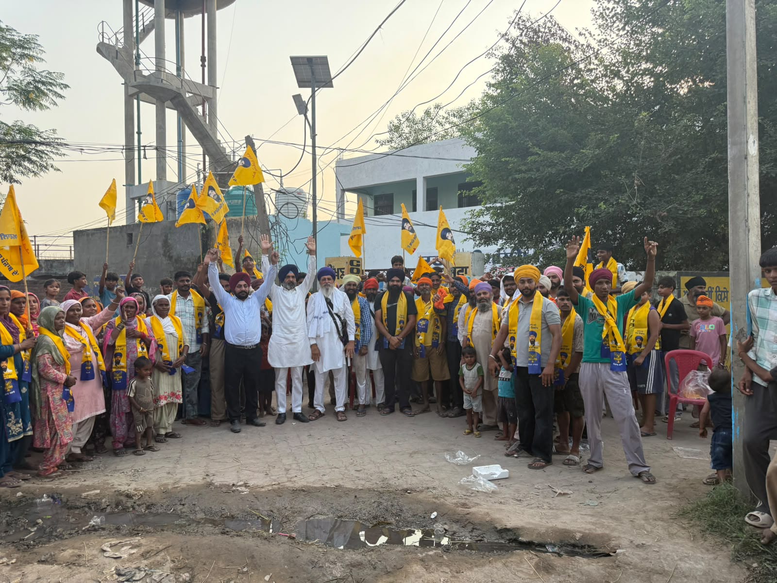 ਸਰਹੱਦੀ ਪਿੰਡ ਟਨਾਣਾ ਦੇ 100 ਪਰਿਵਾਰ ਅਕਾਲੀ ਦਲ ਵਾਰਿਸ ਪੰਜਾਬ ਦੇ ਵਿਚ ਸ਼ਾਮਿਲ